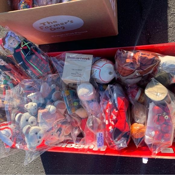 $8 for 3 kNic-knac bags of used toys/decor & more excellent 4 resellers - Picture 8 of 16